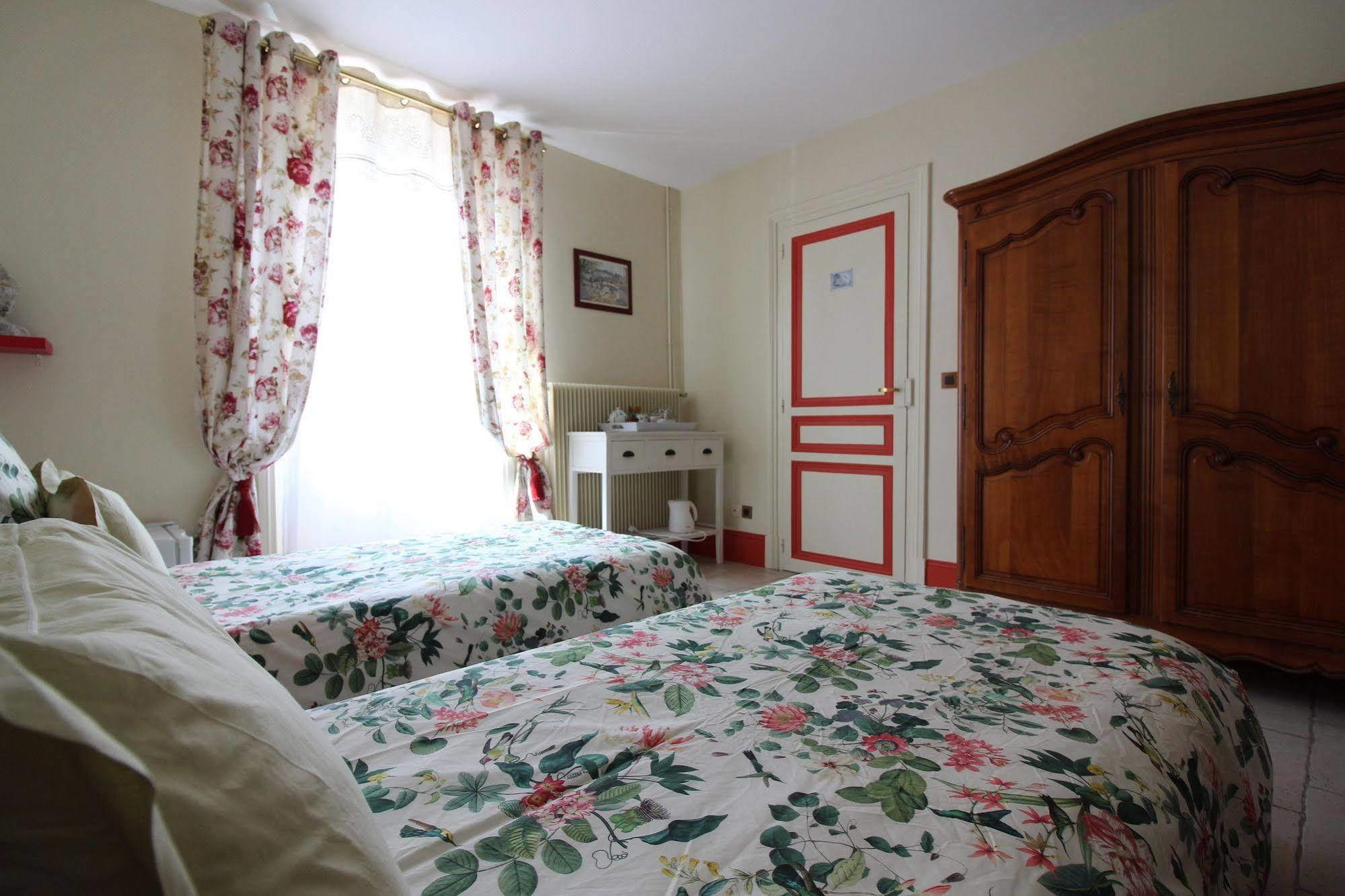 Aggarthi Bed&Breakfast Bayeux Bagian luar foto